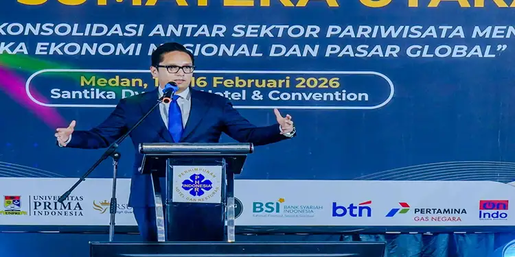 Foto: Wali Kota Medan, Rico Tri Putra Bayu Waas menghadiri kegiatan pengukuhan pengurus PHRI BPD Sumut di Hotel Santika, Sabtu (14/2/2026).(Dok:Diskominfo Medan)