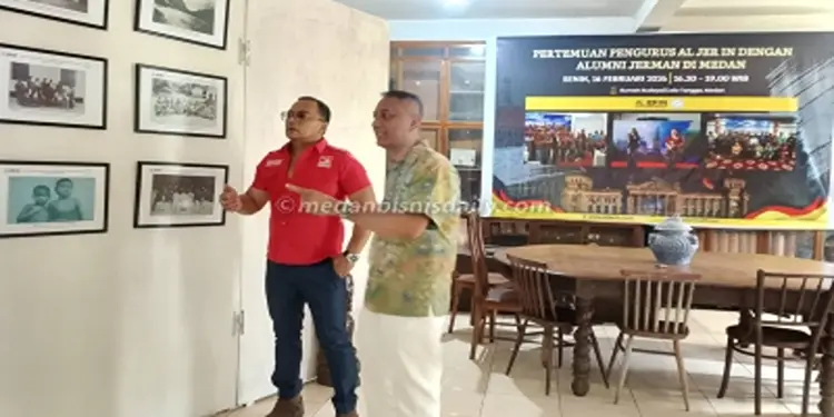 Foto: Kunjungan dari berbagai elemen masyarakat terus mengalir ke pameran Satu Abad Tapanuli yang berlangsung di Rumah Budaya/Cafe Tangga, Jalan Suprapto, Medan, sejak Senin hingga Jumat (16-20/2/2026).(Foto:medanbisnisdaily)