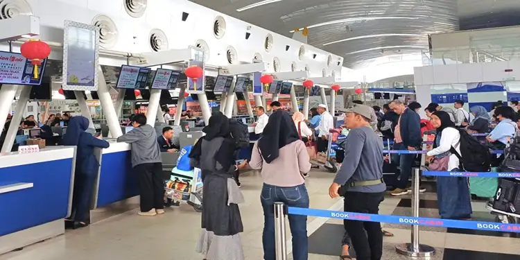 Foto: Suasana penumpang di Bandara Kualanamu menjelang Imlek 2026 di Terminal Bandara Kualanamu.(Istimewa)