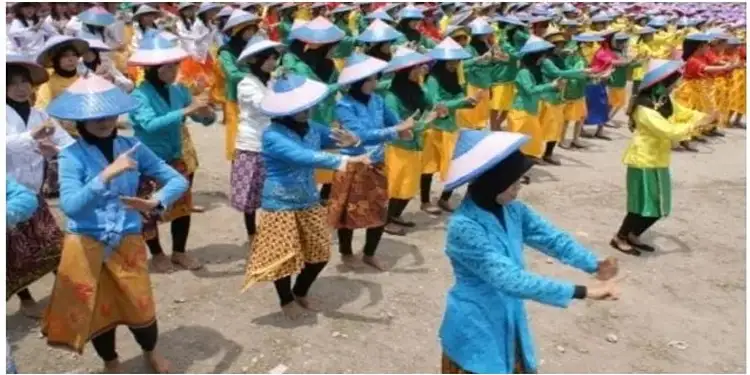 Foto: Masyarakat Suku Kaili di Sulawesi Tengah memiliki tarian tradisional khas bernama Tari Pamonte.
(Foto: Pesonawisata.sultengprov.go.id )