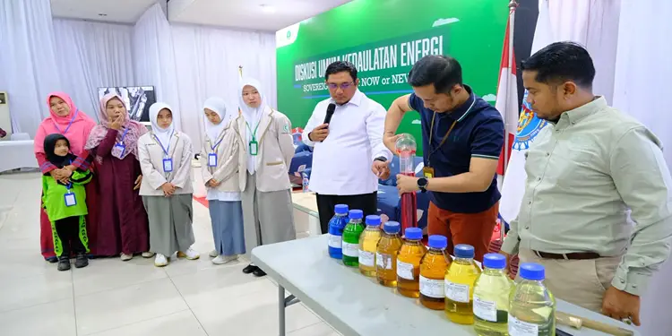 Foto: PT Pertamina Patra Niaga Regional Sumbagut melalui Fuel Terminal (FT) Medan menerima kunjungan edukatif siswi Sekolah Swasta Galih Agung Pesantren Darularafah Raya pada Kamis (13/2).(Dok:Pertamina Sumbagut)
