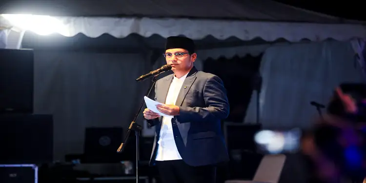 Foto: Wali Kota Medan, Rico Waas saat menghadiri
peringatan malam Nuzulul Qur’an yang digelar Pemko Medan di Taman Sri Deli, area Ramadan Fair Kota Medan ke-XX, Sabtu (7/3/2026).(Dok:Diskominfo Medan)