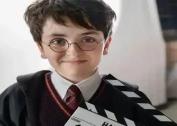 Foto: Tampilan Perdana Serial Harry Potter HBO: Dominic McLaughlin Kenakan Jubah Gryffindor 4