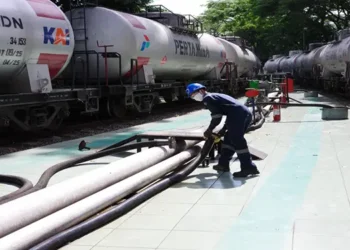 Foto: Pertamina Sumbagut Optimalkan Distribusi BBM via Rail Tank Wagon dan Ajak Masyarakat Bijak Gunakan Energi 9
