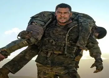 Foto: Sinopsis Film 'War Machine' 2026: Aksi Alan Ritchson Melawan Invasi Mesin Luar Angkasa 1