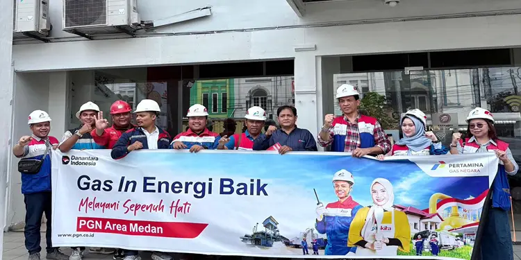 Foto: Kegiatan gas in (penyaluran gas perdana) ke dua gerai Pizza Hut di Jalan Krakatau dan Jalan Gajah Mada, Medan, Kamis (27/2).(Dok:PGN MDN)