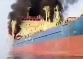 Foto: Iran Serang Kapal Tanker di Selat Hormuz Usai Ketegangan Memuncak 8