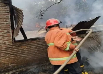 Foto: Kebakaran Rumah di Gunung Malela Simalungun, Kerugian Ditaksir Capai Rp250 Juta 3