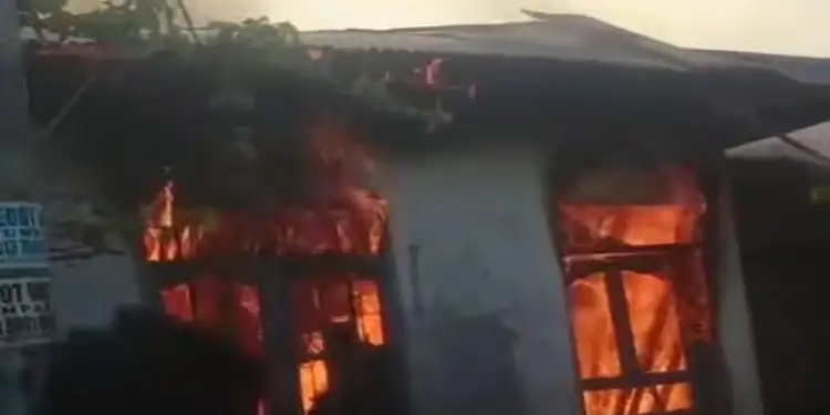 Foto: Kebakaran hebat menghanguskan satu unit rumah tinggal di Jalan Makmur Pasar VII, Desa Tembung, Kecamatan Percut Sei Tuan, Kabupaten Deli Serdang, pada Selasa (3/3/2026) sore.(Istimewa)