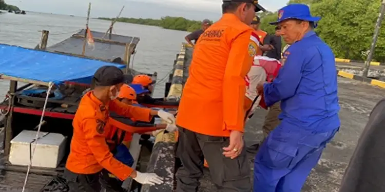 Foto: Korban yang dilaporkan hilang sejak Kamis lalu itu ditemukan dalam keadaan meninggal dunia di perairan Kuala Tanjung pada Senin (9/3/2026) sore.(Foto:MedanBisnisDaily)