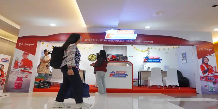 Foto: Layanan porter gratis di posko Serambi MyPertamina berlokasi strategis di area keberangkatan Bandara Kualanamu.(Dok:Pertamina Sumbagut)