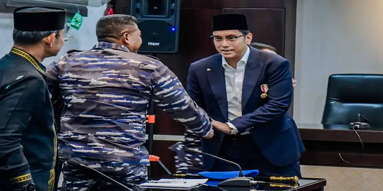 Foto: Wali Kota Medan, Rico Waas saat memimpin Rapat Koordinasi Pembahasan Tindak Lanjut Penanganan Peredaran Narkoba di wilayah Kecamatan Medan Belawan, Jumat (13/3/2026) di Ruang Rapat I Kantor Wali Kota Medan.(Dok:Diskominfo Medan)