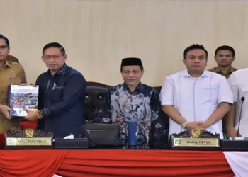 Foto: DPRD Gelar Paripurna Penyampaian LKPJ Wali Kota Medan 2025 10