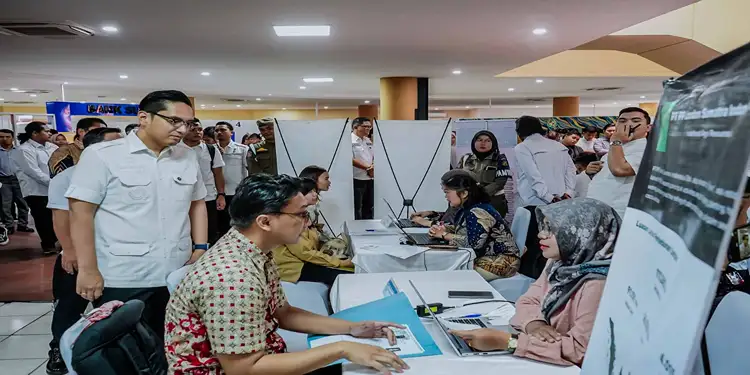 Foto: Sebanyak 384 pelamar terpantau memadati Gedung MPP sejak pagi, bersaing ketat untuk memperebutkan lowongan yang tersedia.(Dok:Diskominfo Medan)