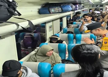 Foto: Jelang Cuti Bersama Lebaran 2026, Penumpang KA Sumut Tembus 8.590 Orang dalam Sehari 9