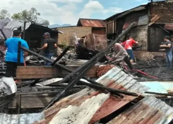 Foto: Kebakaran di Tigalingga Dairi Hanguskan Lima Rumah Warga 5