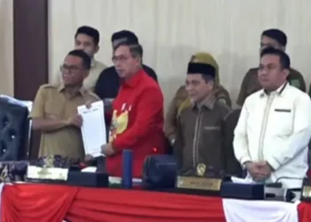 Foto: Ranperda Inisiatif DPRD Resmi Diserahkan ke Pemko Medan 7