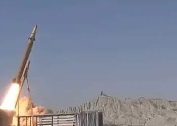 Foto: Eskalasi di Timur Tengah: Iran Luncurkan Rudal Saat Donald Trump Beri Sinyal Negosiasi 4