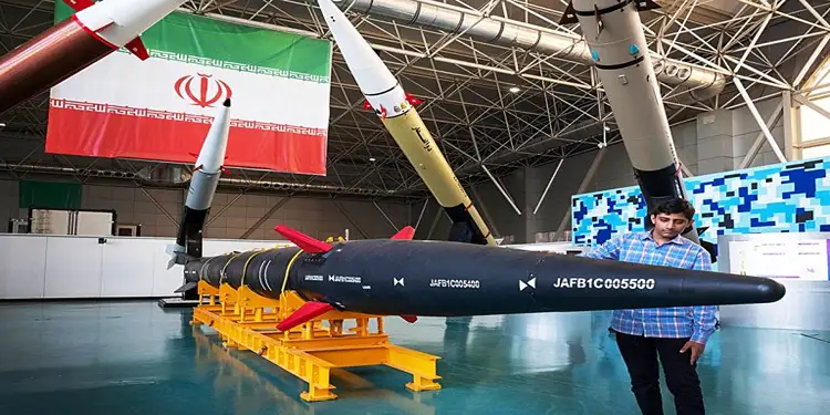 Foto: Rudal hipersonik fattah milik Iran. (Dok/TSM/ulasan.co)