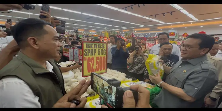 Foto: Menteri Perdagangan RI, Budi Santoso dan beberapa Dirjen dari Kemendag RI melakukan Sidak ke pasar tradisional di wilayah Sumut, tepatnya di Pasar Gambir Kota Tebing Tinggi, Jum'at (27/02/2026).(Dok:Bulog Sumut)