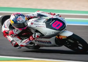 Foto: Veda Ega Pratama Ukir Sejarah, Raih Podium Perdana Moto3 Brasil 2026 10