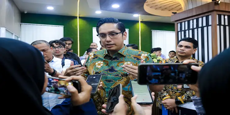 Foto: Wali Kota Medan, Rico Tri Putra Bayu Waas saat dikonfirmasi wartawan di Balai Kota, Kamis (2/3/26).(Dok:Diskominfo Medan)
