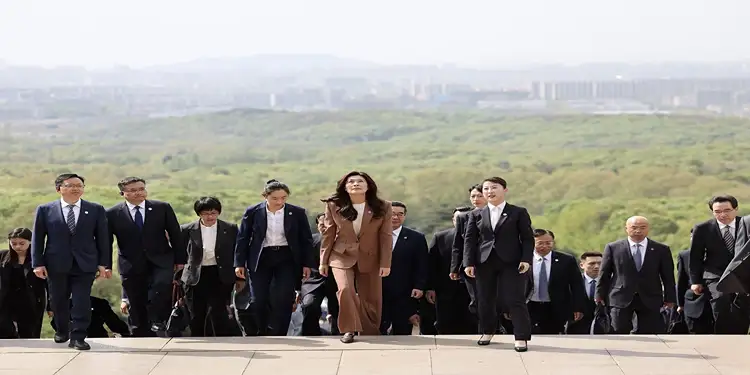 Foto: Presiden Tiongkok Xi Jinping secara resmi menerima dan menjamu Cheng Li Wun selaku tokoh oposisi pemerintah Taiwan pada Jumat 10/4.(Foto:China Daily)
