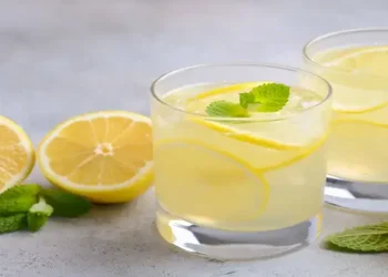 Foto: Manfaat Minum Air Lemon Hangat di Pagi Hari bagi Kesehatan dan Diet 5