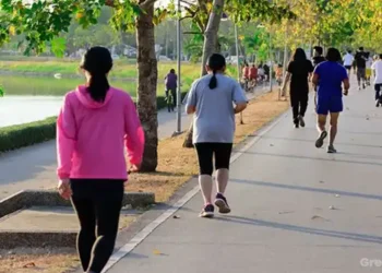 Foto: Waktu Terbaik Jalan Kaki Pagi Siang atau Malam Mana yang Paling Bermanfaat bagi Kesehatan 6