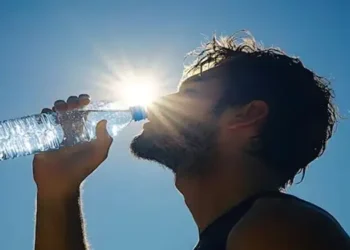 Foto: Tips Tetap Terhidrasi dan Frekuensi Minum Air Putih yang Tepat Saat Cuaca Panas Musim Kemarau 9