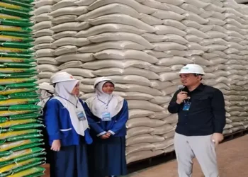 Foto: Tingkatkan Ketahanan Pangan Nasional Perum Bulog Sumut Beri Edukasi Swasembada Pangan kepada Pelajar di Medan 8