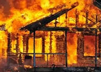 Foto: Kebakaran Hanguskan Dua Rumah di Jalan FL Tobing Kisaran Timur Kerugian Capai Rp195 Juta 8