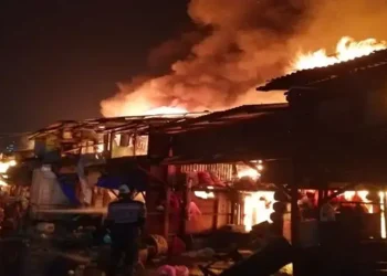 Foto: Kebakaran Hanguskan Rumah Kayu di Dusun Hinalang Simalungun Saat Pemilik Tidak Berada di Tempat 10