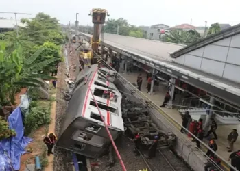 Foto: KNKT Investigasi Gangguan Sinyal dan Kecepatan KA Argo Bromo Anggrek dalam Kecelakaan di Bekasi Timur 9