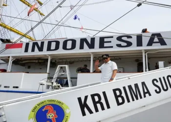 Foto: Wali Kota Rico Waas Sambut KRI Bima Suci di Medan dalam Misi Diplomasi Internasional APCS 2026 6