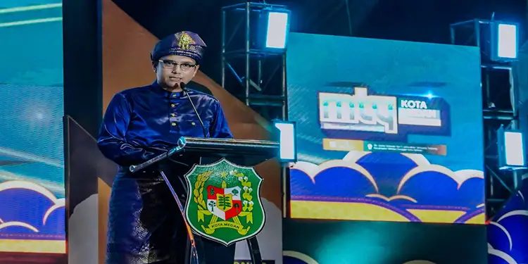 Foto: Wali Kota Medan Rico Tri Putra Bayu Waas membuka MTQ ke-59 tingkat Kota Medan di Jalan Jenderal Gatot Subroto, Kecamatan Medan Sunggal, Sabtu malam (11/4/2026).(Dok:Diskominfo Medan)
