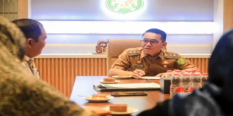 Foto: Wakil Wali Kota Medan, H. Zakiyuddin Harahap saat menerima audiensi dari Relawan Kesehatan Probis Sumut di Balai Kota, Selasa (21/4/26).(Dok:Diskominfo Medan)