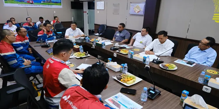 Foto: Pertamina Patra Niaga melalui Fuel Terminal (FT) Sei Siak menerima kunjungan kerja Komisaris Utama bersama jajaran Dewan Komisaris dalam agenda Management Walkthrough (MWT) pada Selasa (21/4).(Dok:Pertamina Sumbagut)