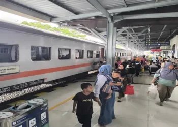 Foto: Tiket KA Putri Deli dan Siantar Ekspres Habis Terjual di Libur Paskah 2026 Akibat Okupansi Penumpang Melebihi Kapasitas 1