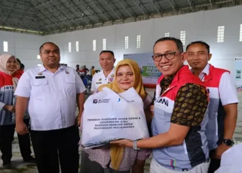 Foto: Pertamina Patra Niaga Gelar Pasar Murah di Deli Serdang Sediakan 1.000 Paket Sembako bagi Masyarakat Prasejahtera 4
