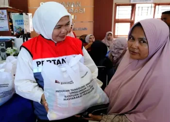Foto: Pertamina Patra Niaga Regional Sumbagut Hadirkan Pasar Murah untuk 1.000 Warga di Padang 7