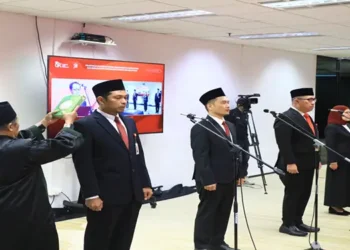Foto: OJK Lantik Sejumlah Pejabat Strategis Perkuat Pengawasan dan Layanan Sektor Jasa Keuangan Terpusat Serta Daerah 1