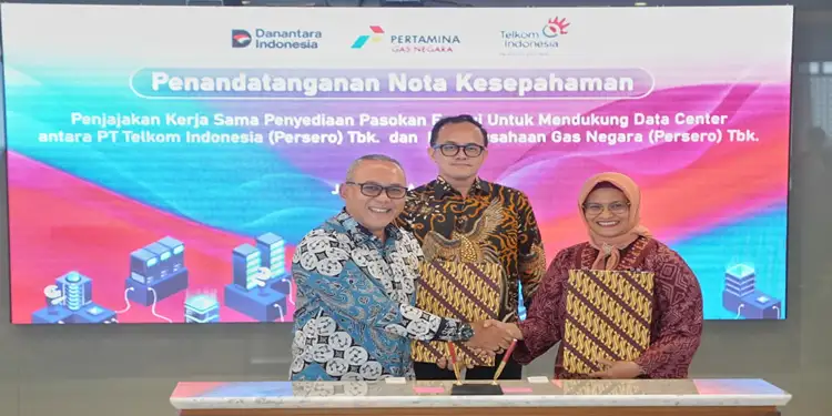 Foto: Penandatanganan dilakukan oleh Direktur Utama Telkom Dian Siswarini dan Direktur Utama PGN Arief Kurnia Risdianto, di Jakarta, Jumat (10/4).(Dok:PGN)