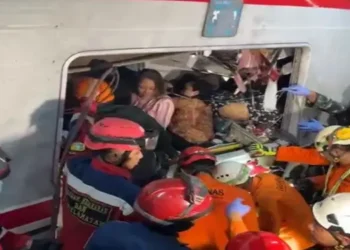 Foto: Korban Meninggal Tabrakan KA Argo Bromo Anggrek dan KRL di Bekasi Bertambah Menjadi 16 Orang 10