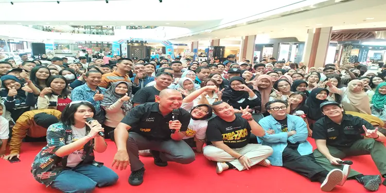 Foto: “Bus Setan” Turun ke Jalan, Gala Premiere Tiba-Tiba Setan Siap Bikin Medan Heboh 1