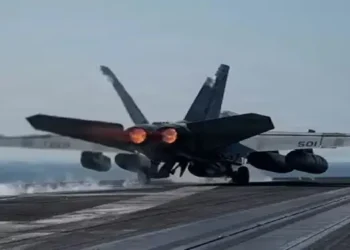 Foto: Amerika Serikat dan Israel Gempur Kapal Iran di Selat Hormuz hingga Pasukan Tewas 1