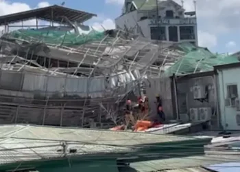 Foto: Gedung Sembilan Lantai Roboh di Filipina, 19 Orang Terjebak 4