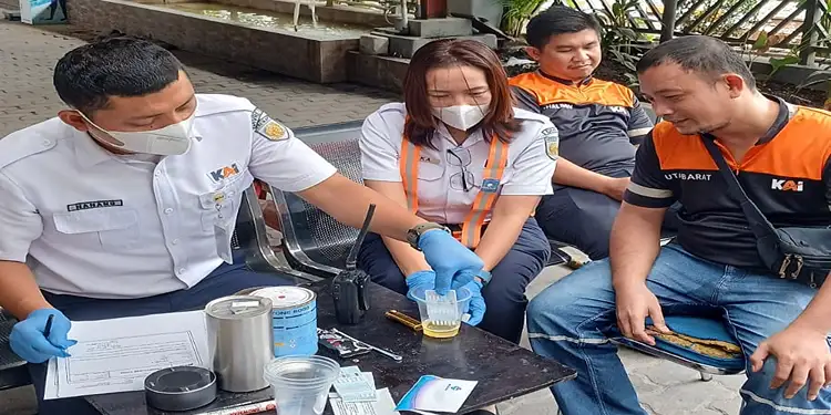 Foto: KAI Divre I Sumut menggelar inspeksi mendadak (sidak) pencegahan penyalahgunaan narkoba terhadap petugas operasional pada Senin (18/5).(Dok:KAI Divre I Sumut)