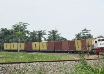 Foto: KAI Sumut Prihatin Mobil Tertabrak Kereta Api Petikemas 10