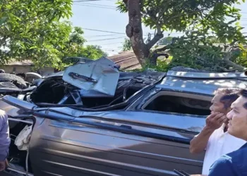Foto: Mobil Pajero Ditabrak Kereta di Tebing Tinggi, Sopir Tewas 7